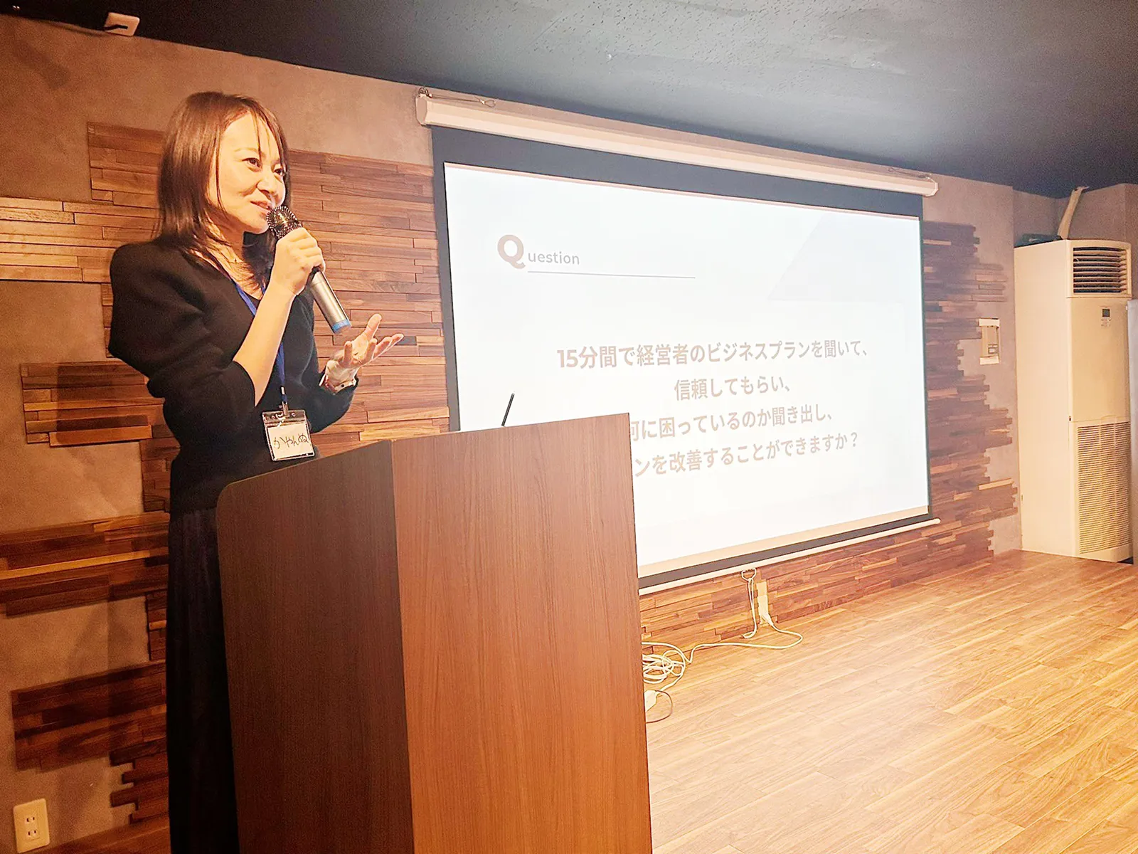 中小企業診断士の合格祝賀会で講演する栢原陽子